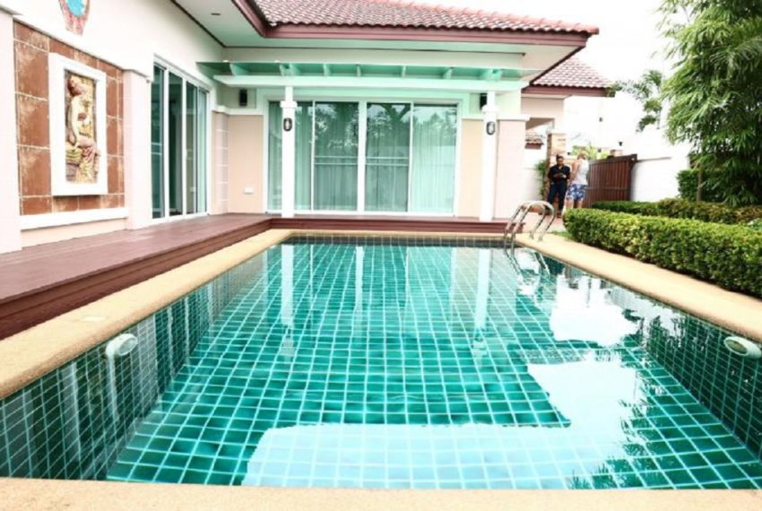 Fully-furnished-pool-villa