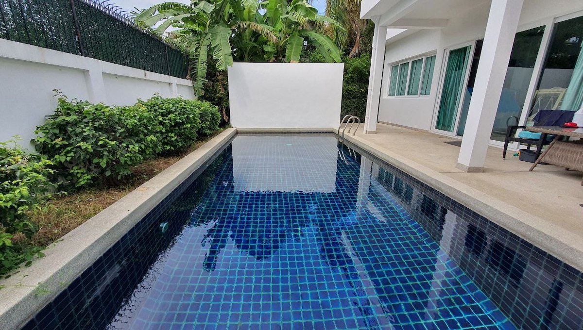 MV1-swimming pool