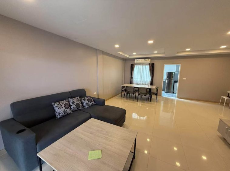 The Lake Huay Yai 3BR Town House (R9035) – property for sale & rent in Pattaya