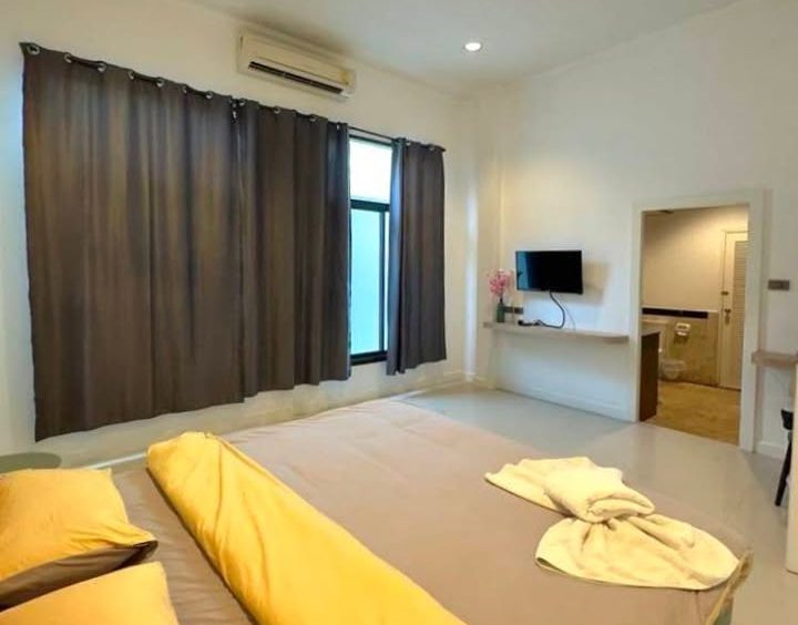 East Pattaya/Pattanakarn Road 7BR Pool Villa (S9108) – property for sale & rent in Pattaya
