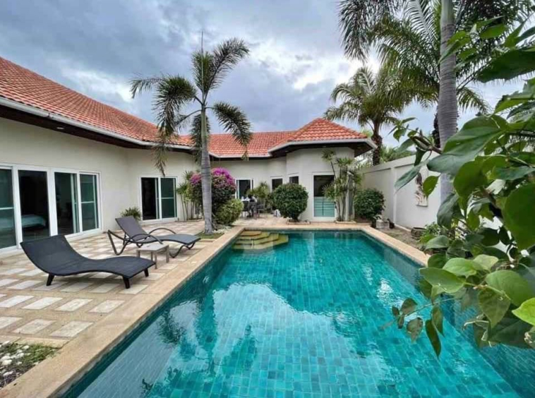 Majestic Villa Pratumnak 3BR Pool Villa (S065) – property for sale & rent in Pattaya