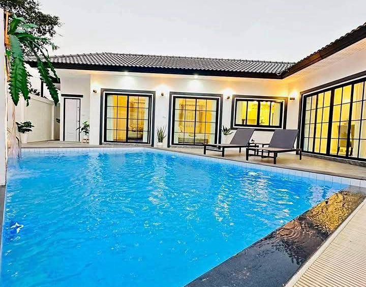 Rattanakorn Village East Pattaya 4BR Pool Villa (S9055) – property for sale & rent in Pattaya