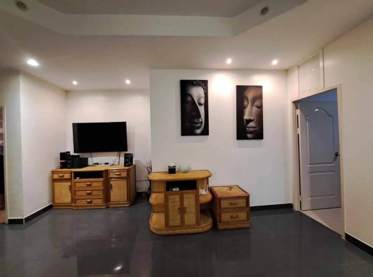 Eakmongkol Village 1 Chaiyapruek 1 3BR House (R9271) – property for sale & rent in Pattaya