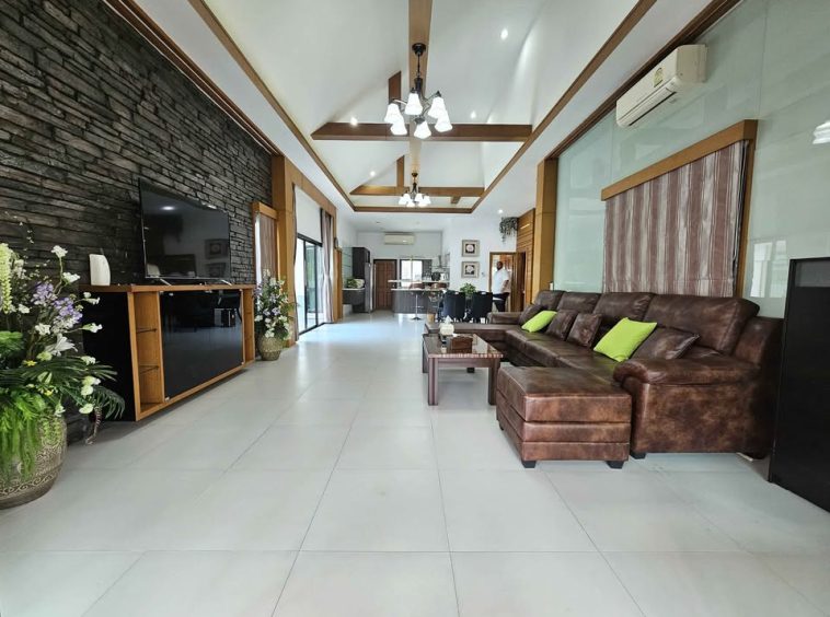 Baan Dusit Pattaya Lake 2 Huay Yai 5BR Pool Villa (R9238) – property for sale & rent in Pattaya