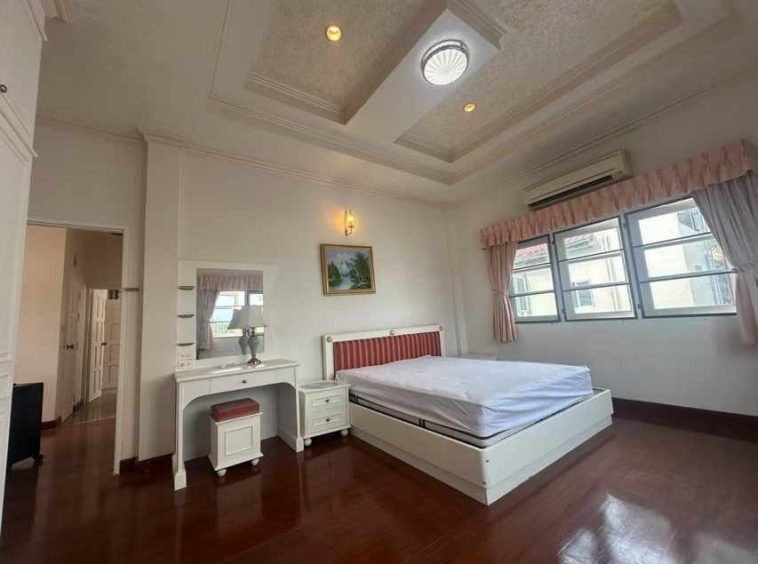 Thepprasit Road 8BR Pool Villa (S9389) – property for sale & rent in Pattaya