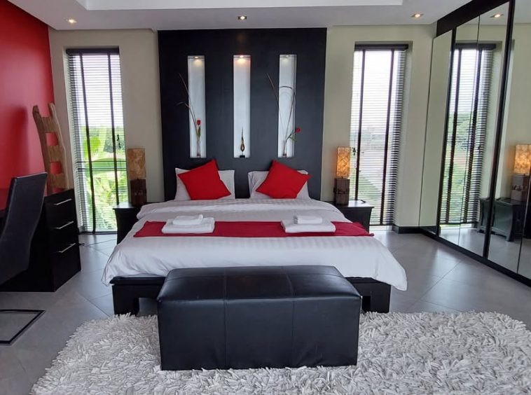 Palm Oasis Jomtien 5BR Pool Villa (S9436) – property for sale & rent in Pattaya