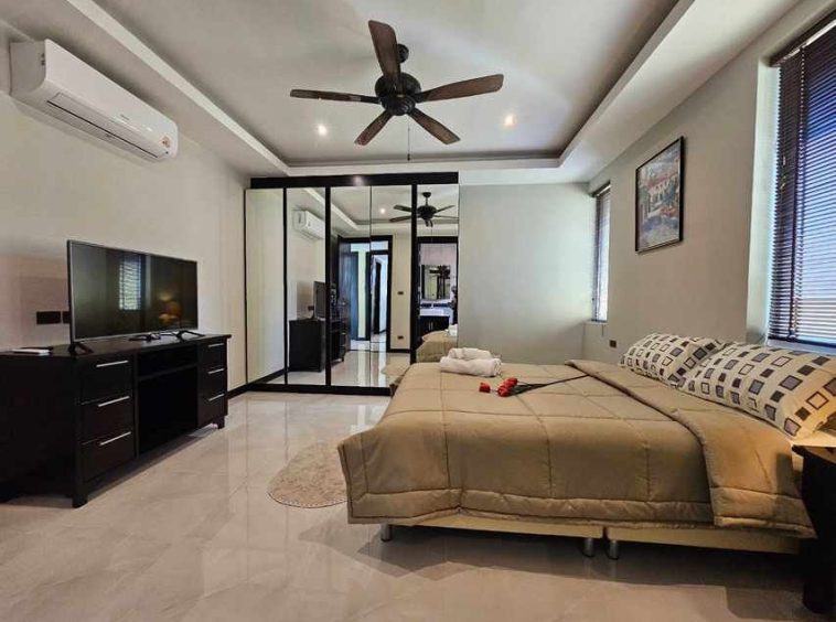 Whispering Palms Village East Pattaya/Soi Siam Country Club 4BR Pool Villa (S9448) – property for sale & rent in Pattaya