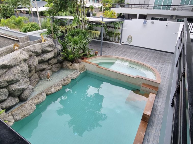 Baan Piam Mongkon Huay Yai 5BR House (S10402) – property for sale & rent in Pattaya